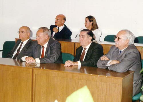 hom04.jpg (31685 bytes)